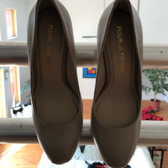 Pour La Victoire pumps - Picture 2 of 5
